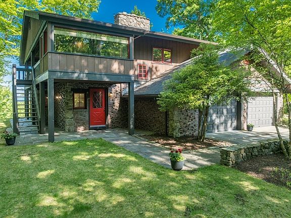 2nd image of 10 Cadwell Dr