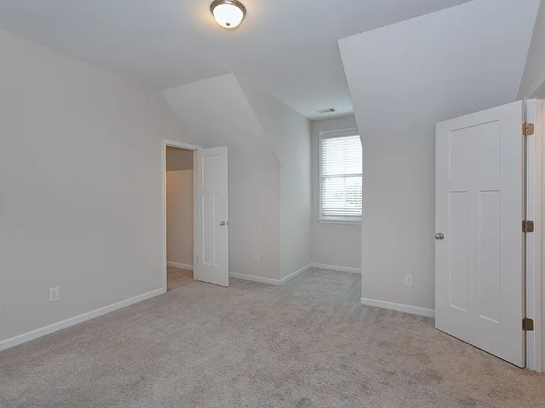 2033 Cherokee Dr — Photo 12