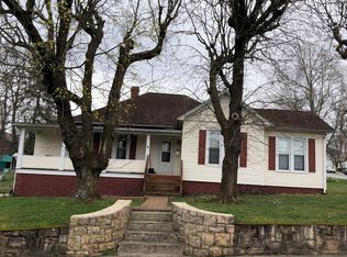 115 Country Club Rd, Oak Hill, WV 25901