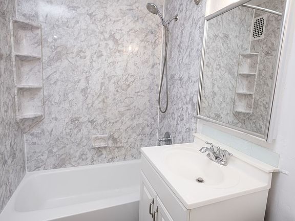 4th image of 430 E 77th St APT 4B