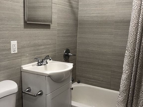 4th image of 918 Saint Nicholas Ave APT 3R