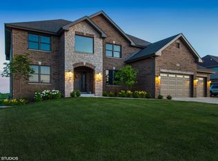 8293 Crooked Creek Dr, Frankfort, IL 60423