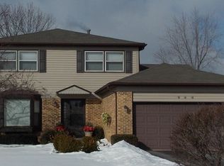 986 Debra Ln, Elk Grove Village, IL 60007