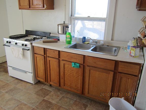 2nd image of 1215 Floyd Blvd