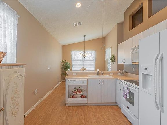 5th image of 817 Summit Greens Blvd