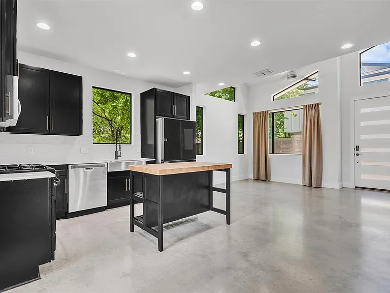 408 W Odell St #2 — Photo 10