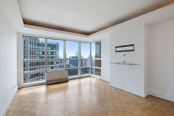 Sold by R New York | media 29