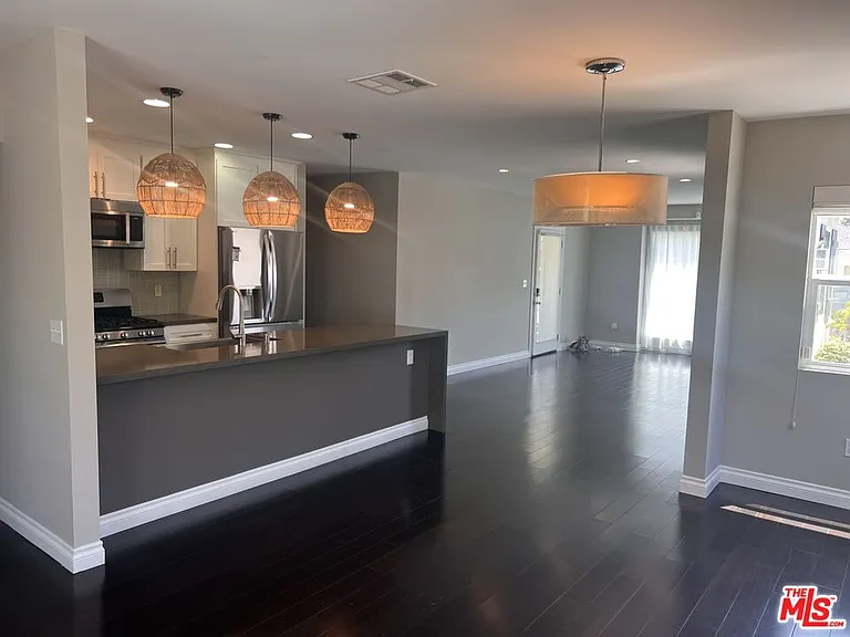 7865 Bleriot Ave — Photo 7
