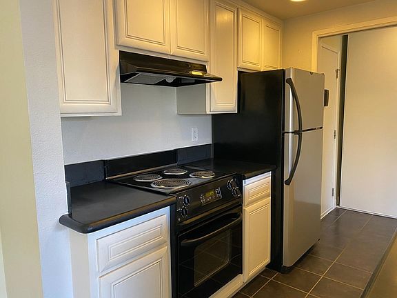 3rd image of 1471 El Camino Real APT 9