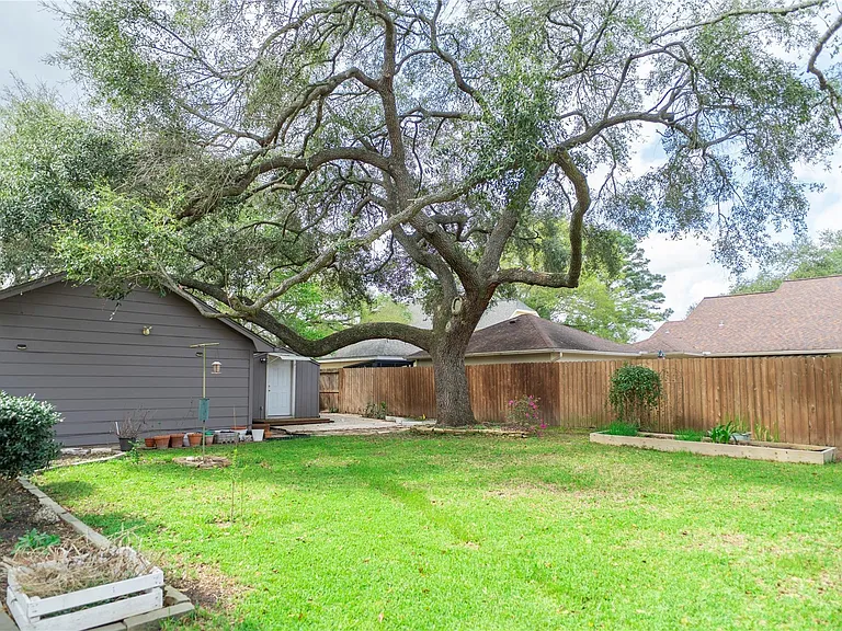 18310 Spellbrook Dr — Photo 44