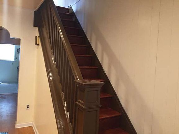 4th image of 586 Geneva Ave
