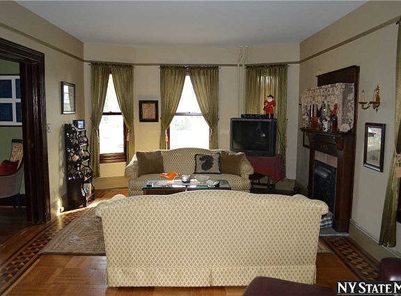 3rd image of 9 Smith St