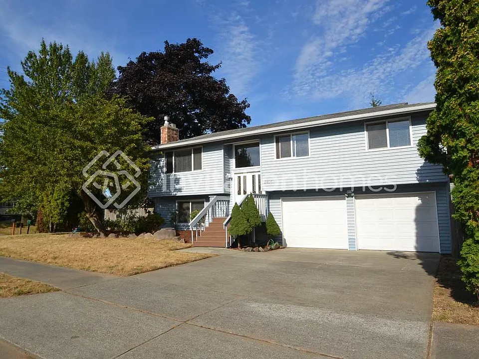 2401 66th Ave NE