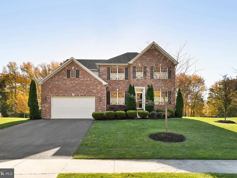 1st image of 7 Emsley Dr