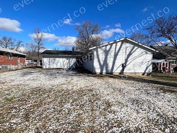 3rd image of 1371 Sherwood Forest Dr