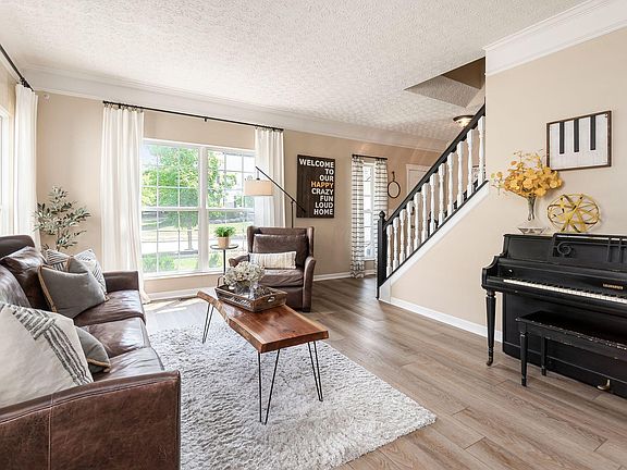 3rd image of 553 Zion Dr