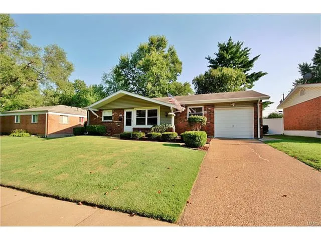 2670 Guildford Dr photo 1