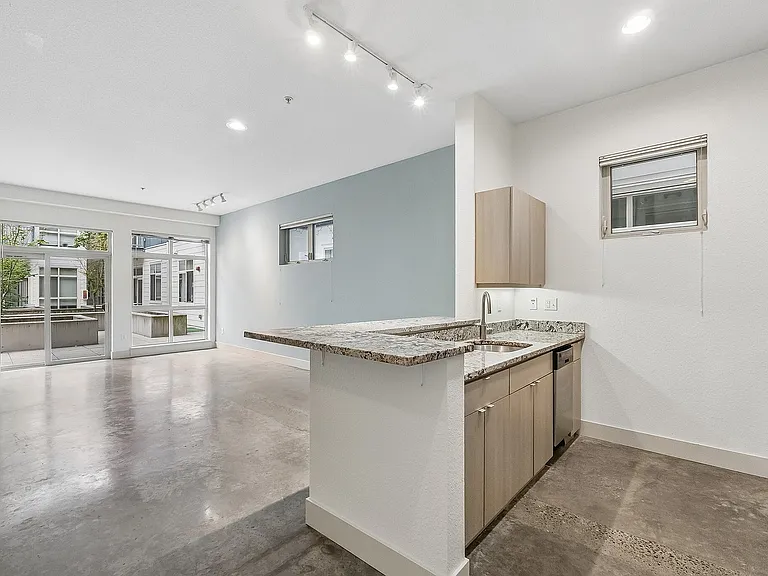 36-web-or-mls-1210 N 152nd St unit 225 Shoreline-S2606-009