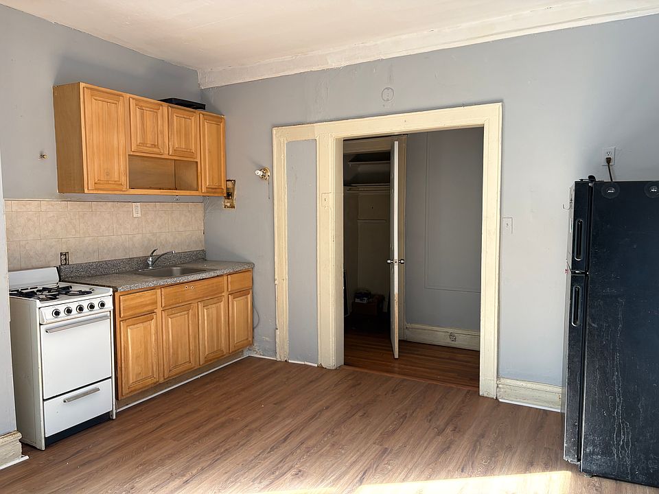 1st image of 231 Weequahic Ave #14
