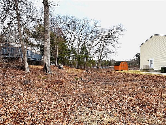 2nd image of 16 Black Point Rd