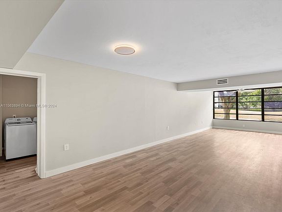 2nd image of 1709 Whitehall Dr APT 102