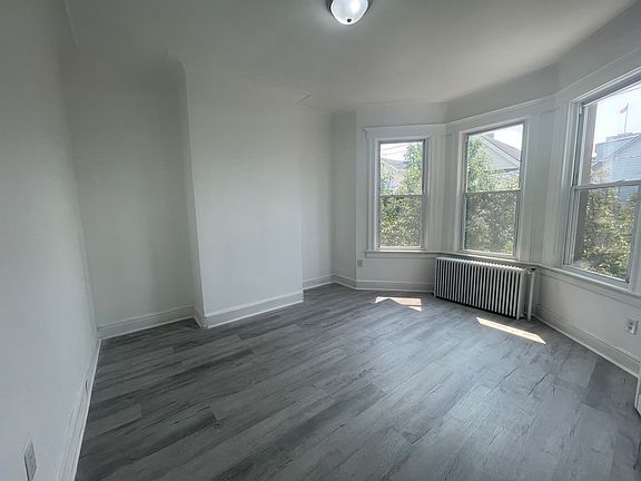 4th image of 622 36th St Floor 2