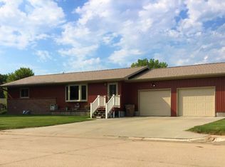 400 Valley Vista Dr, Burwell, NE 68823