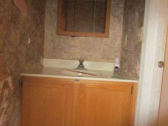 4720 Boxwood Pl P160D64 first floor half bath