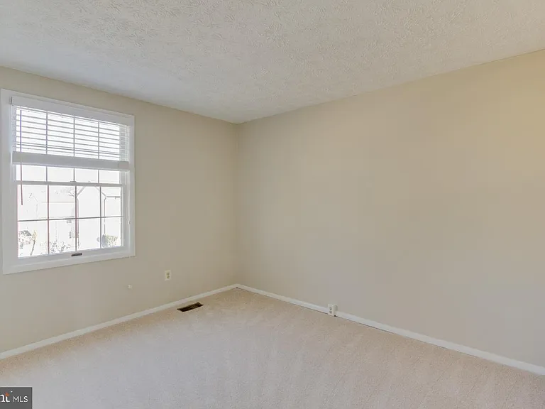 8035 Tyson Oaks Cir — Photo 10