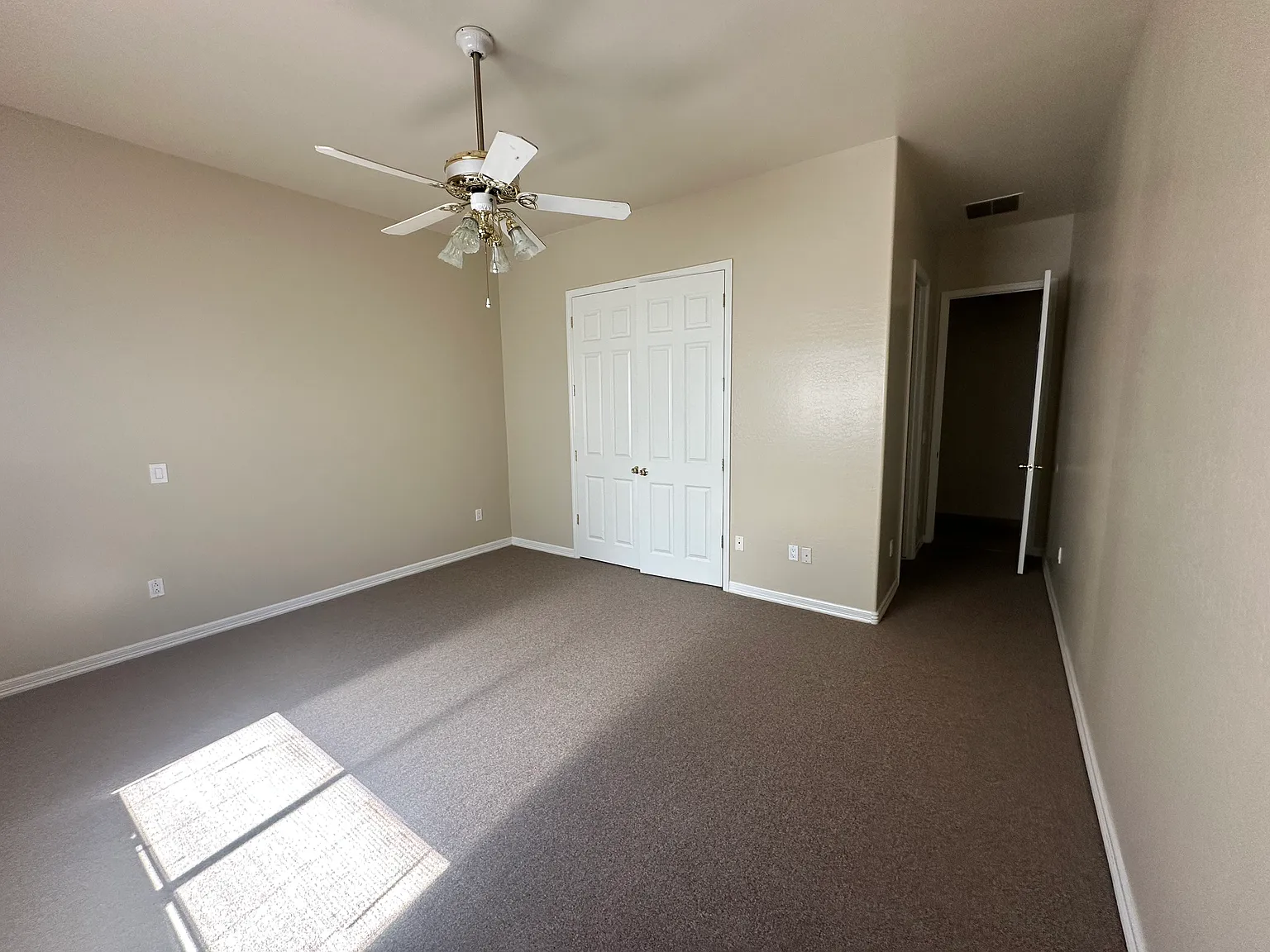 3 bed, 1600 sqft, $2,100 — Photo 3
