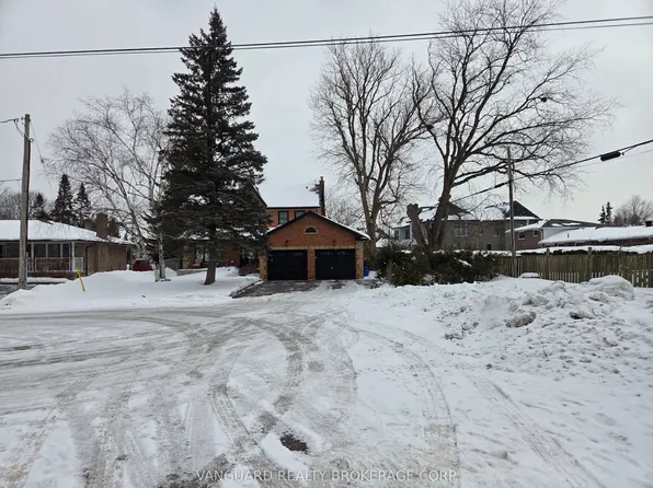 61 Fisher St, King, ON L7B 1G3