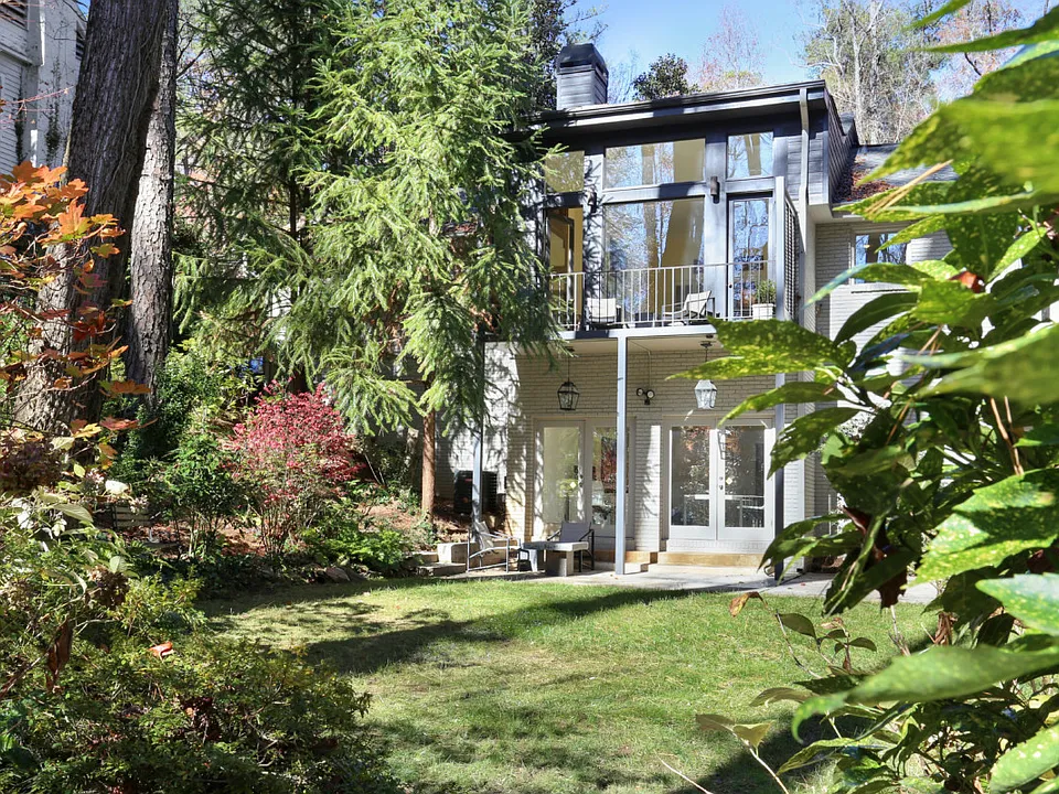 500 W Wesley Rd NW