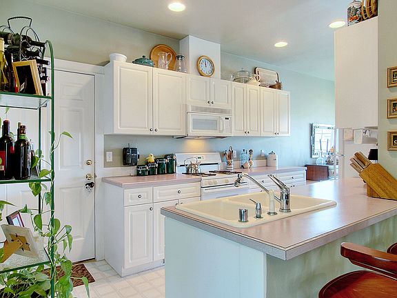 5th image of 1854 NE Park View Dr