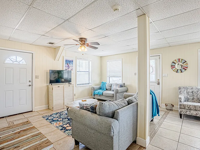 405 Dolphin St #B — Photo 11