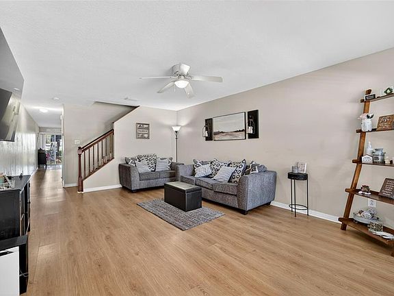 3rd image of 37604 Aaralyn Rd