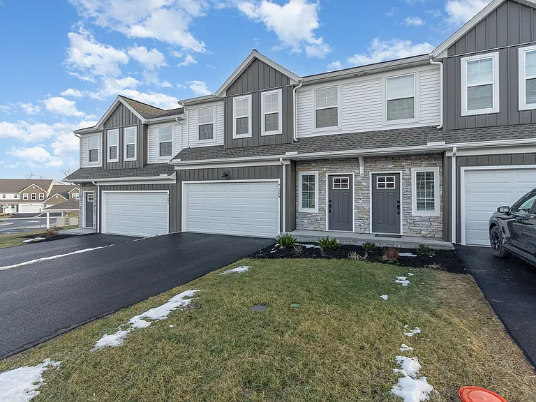 7869 Oak Brook Dr — Photo 3