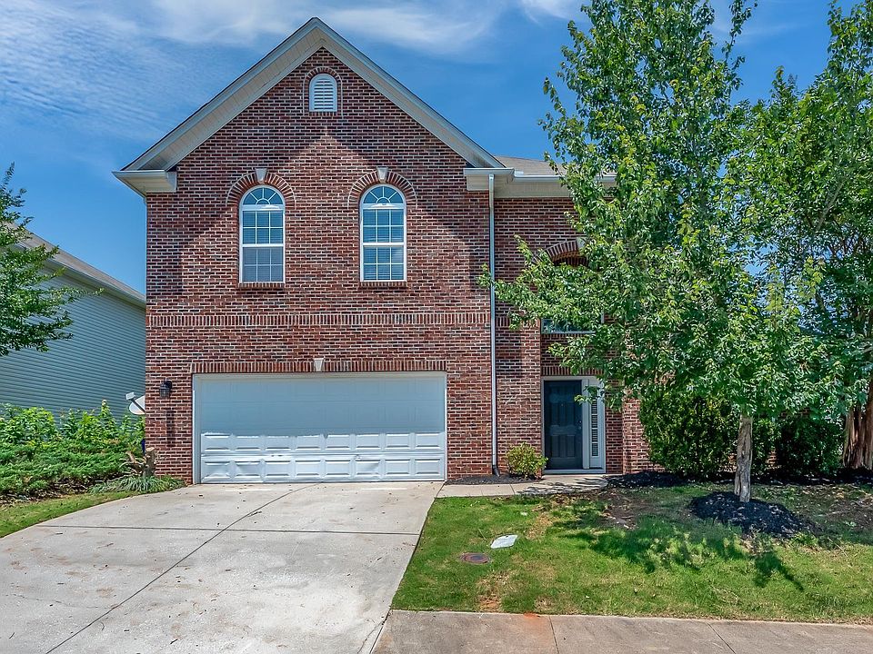1st image of 4 Roberts Hill Dr