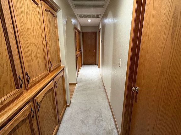 4th image of 605 E Babcock Ave