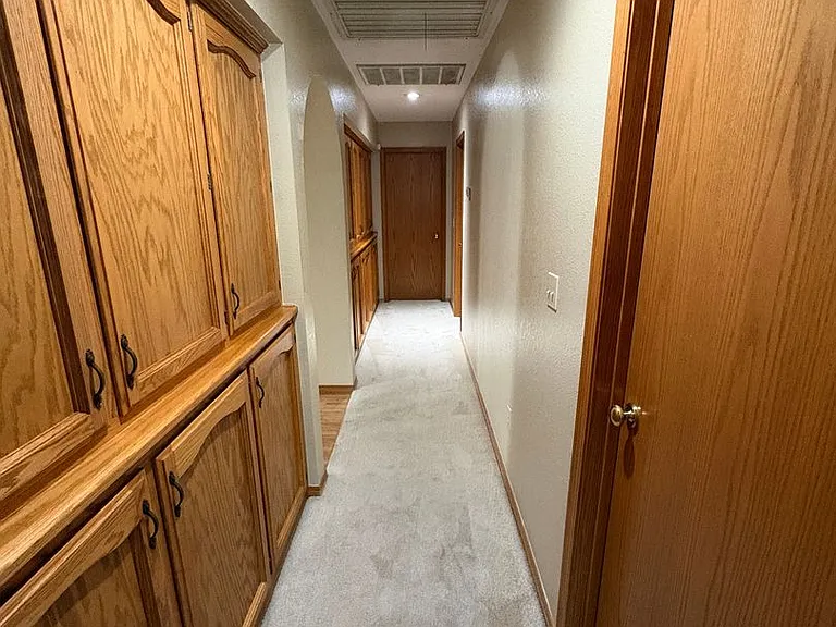 605 E Babcock Ave — Photo 4