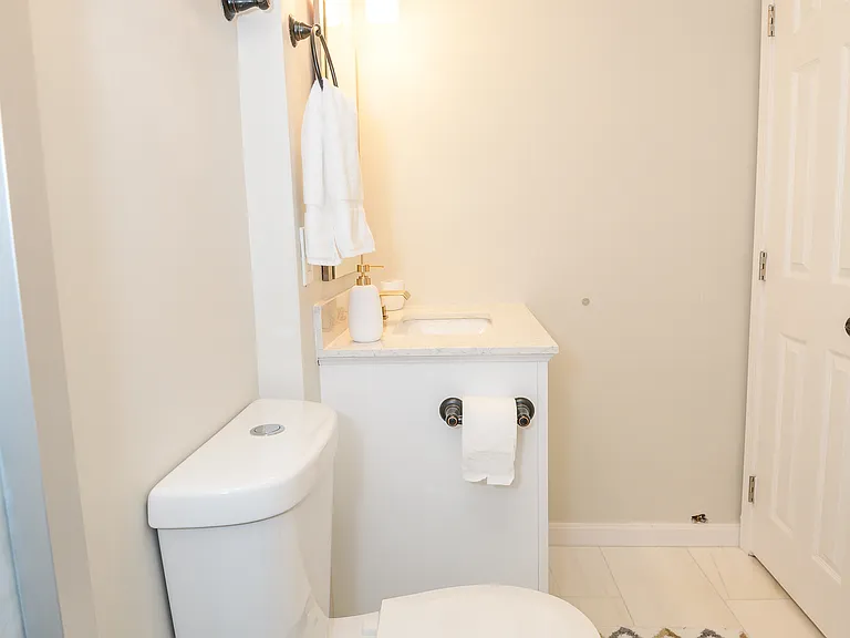 8007 Prince Georges Dr — Photo 13
