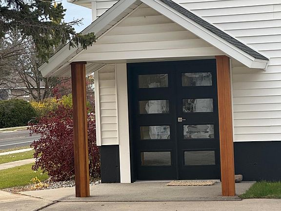 4th image of 504 Main St S