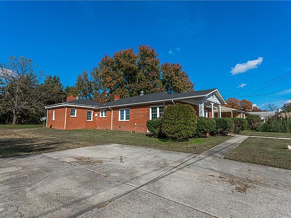 3rd image of 3404 S Ettrick St