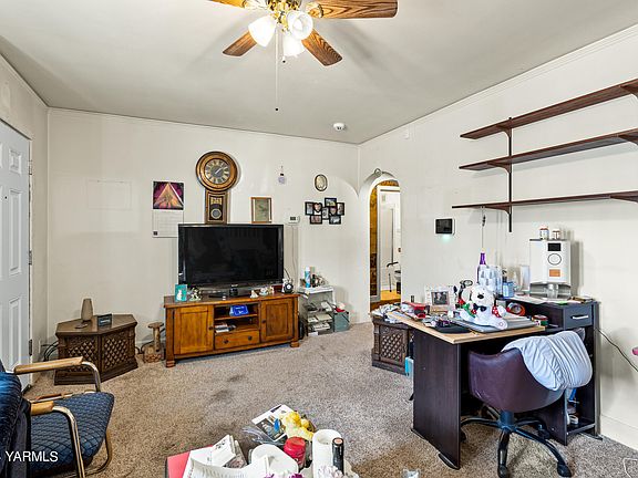 4th image of 805 Tieton Dr