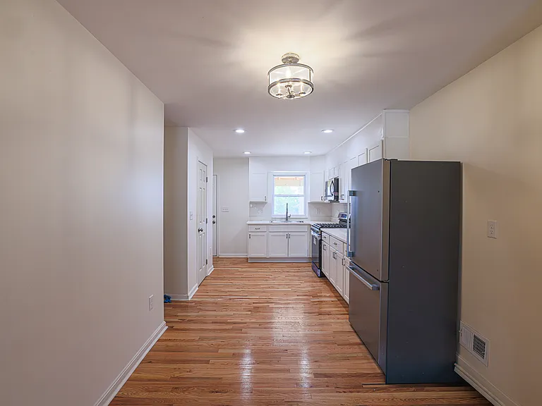 2729 E Monument St — Photo 13