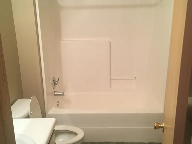 1240 N Iron Horse Dr — Photo 5