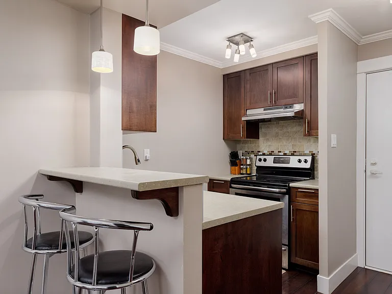 1950 W 8th Ave #303 — Photo 2