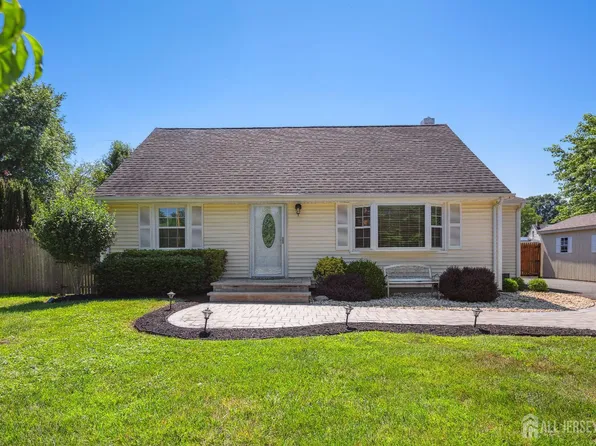 576 Englishtown Rd, Monroe Township, NJ 08831