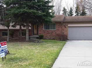 29505 Hemlock Ave, Farmington, MI 48336