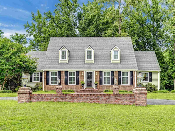 105 Birchwood Dr, Mount Olive, NC 28365
