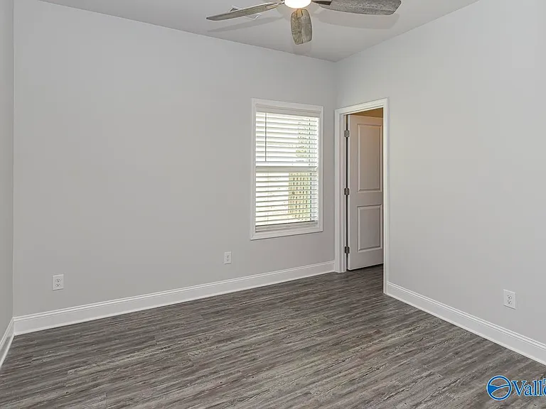 125 River Springs Ct — Photo 11